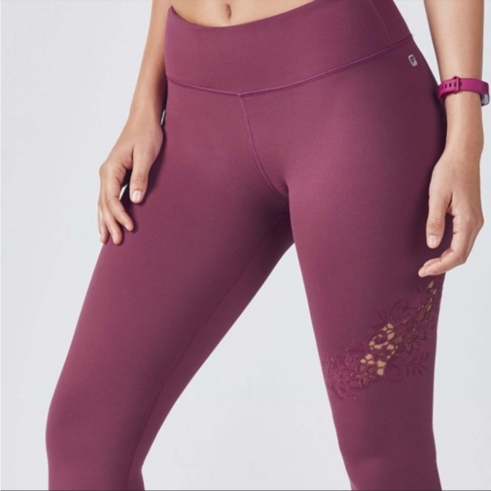 Women’s Fabletics Leggings Yoga workout pants size Small S Burgundy